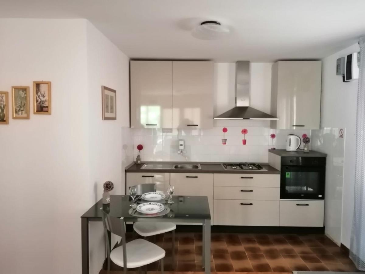 Apartment & Rooms Laura Брела Экстерьер фото